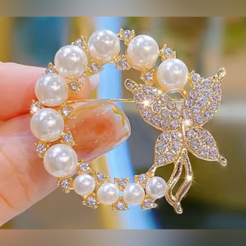 Elegant Gold and Pearl Butterfly Brooch

NWT